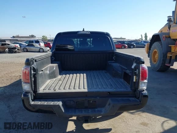 ✅ 2022 Toyota Tacoma SR5 • VIN: 3TMAZ5CN4NM167187 • Лот: 42683051. Опубликован ранее на IAAI с пробегом 50 865 миль. Бесплатный доступ к архиву аукционных продаж из США и подробный отчёт об истории автомобиля на DreamBid. Изображение 16.