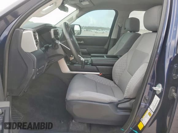 ✅ 2024 Toyota Tundra SR5 • VIN: 5TFLA5AB2RX039474 • Лот: 61150145. Опубликован ранее на Copart с пробегом Не указан. Бесплатный доступ к архиву аукционных продаж из США и подробный отчёт об истории автомобиля на DreamBid. Изображение 7.