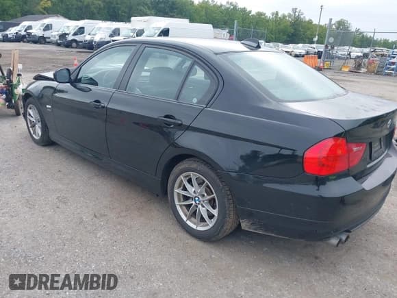 ✅ 2010 BMW 3 Series 328i xDrive • VIN: WBAPK5C58AA650619 • Lot: 43016692. Listed on IAAI with 85,227 mi. Free auction sales archive from the USA and detailed vehicle history report at DreamBid. Image 3.