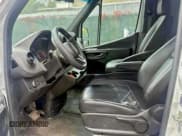 ✅ 2022 Mercedes-Benz Sprinter • VIN: W1W4DCHY7NT095409 • Лот: 96665725. Опубликован ранее на Copart с пробегом 186 236 миль. Бесплатный доступ к архиву аукционных продаж из США и подробный отчёт об истории автомобиля на DreamBid. Изображение 5.