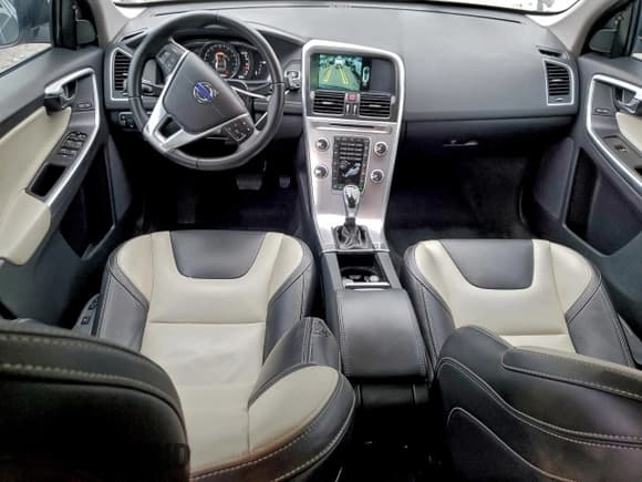 ✅ 2017 Volvo XC60 Dynamic • VIN: YV440MDR7H2036346 • Лот: 95984945. Опубликован ранее на Copart с пробегом 102 368 миль. Бесплатный доступ к архиву аукционных продаж из США и подробный отчёт об истории автомобиля на DreamBid. Изображение 8.