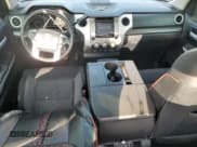 ✅ 2018 Toyota Tundra SR5 • VIN: 5TFEM5F15JX131795 • Lot: 51036185. Wystawiony na Copart z przebiegiem 344 653 mil. Bezpłatny archiwum sprzedaży aukcyjnych z USA i szczegółowy raport historii pojazdu na DreamBid. Zdjęcie 8.