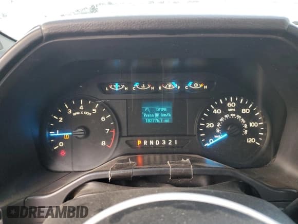 ✅ 2015 Ford F-150 XL • VIN: 1FTMF1C88FKD61710 • Lot: 82847414. Listed on Copart with 182,776 mi. Free auction sales archive from the USA and detailed vehicle history report at DreamBid. Image 9.