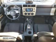 ✅ 2008 Toyota FJ Cruiser • VIN: JTEBU11FX80102807 • Lot: 90727505. Wystawiony na Copart z przebiegiem 238 371 mil. Bezpłatny archiwum sprzedaży aukcyjnych z USA i szczegółowy raport historii pojazdu na DreamBid. Zdjęcie 8.