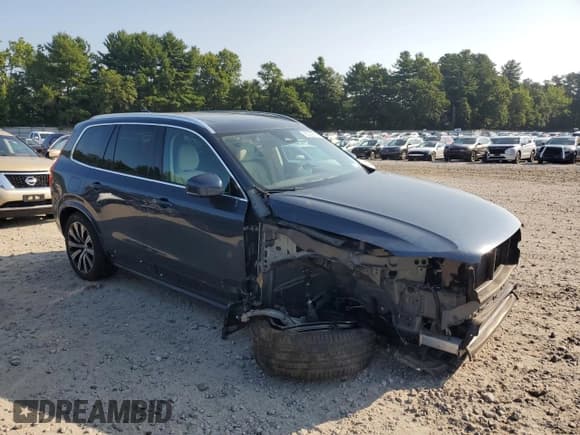✅ 2023 Volvo XC90 Core • VIN: YV4L12PV5P1933384 • Lot: 65220675. Wystawiony na Copart z przebiegiem 19 219 mil. Bezpłatny archiwum sprzedaży aukcyjnych z USA i szczegółowy raport historii pojazdu na DreamBid. Zdjęcie 4.
