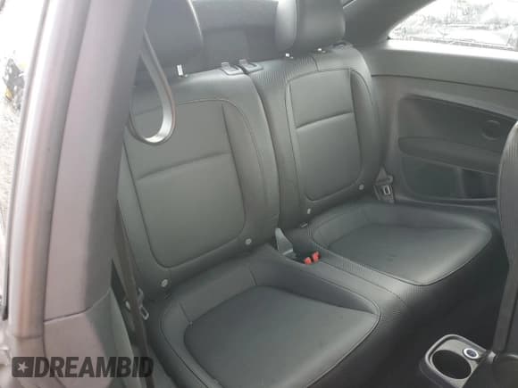 ✅ 2016 Volkswagen Beetle Fleet Edition • VIN: 3VWF17AT2GM602136 • Lot: 90785335. Wystawiony na Copart z przebiegiem 74 609 mil. Bezpłatny archiwum sprzedaży aukcyjnych z USA i szczegółowy raport historii pojazdu na DreamBid. Zdjęcie 10.