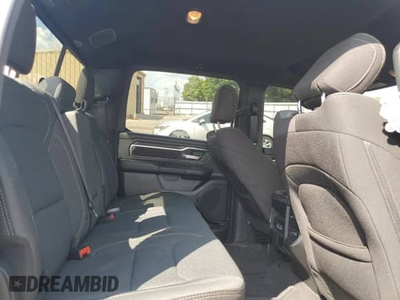 2024 Ram 1500 Big Horn z VIN 1C6RRFFG8RN202709, wystawiony jako Copart lot #68162695 z przebiegiem 38 811 mil mil oraz Szkoda całkowita • Salvage title. Historia ofert i sprzedaży dostępna na DreamBid. Obrazek 10.