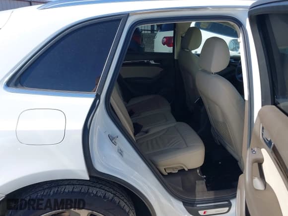 ✅ 2014 Audi Q5 Premium Plus • VIN: WA1DGAFP5EA058740 • Lot: 41734443. Listed on IAAI with 129,878 mi. Free auction sales archive from the USA and detailed vehicle history report at DreamBid. Image 8.