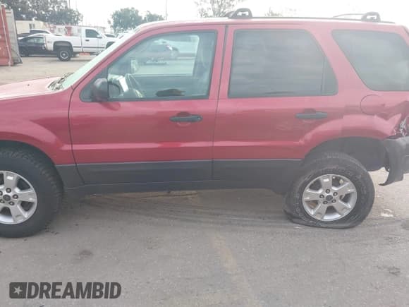 ✅ 2005 Ford Escape XLT • VIN: 1FMCU03105DA26924 • Lot: 43757177. Listed on IAAI with 198,875 mi. Free auction sales archive from the USA and detailed vehicle history report at DreamBid. Image 14.