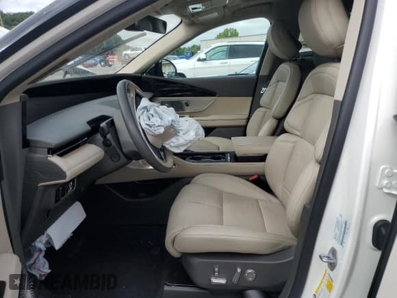 ✅ 2025 Lincoln Nautilus Reserve • VIN: 5LMPJ8K47SJ893719 • Lot: 69612065. Wystawiony na Copart z przebiegiem Nie podano. Bezpłatny archiwum sprzedaży aukcyjnych z USA i szczegółowy raport historii pojazdu na DreamBid. Zdjęcie 7.