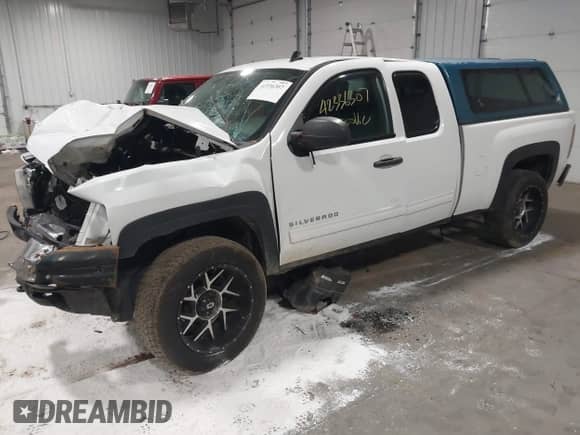 ✅ 2011 Chevrolet Silverado 1500 LS • VIN: 1GCRKREA5BZ382029 • Lot: 42336307. Wystawiony na IAAI z przebiegiem 157 883 mil mil. Skorzystaj z bezpłatnego archiwum sprzedaży aukcyjnych z USA i zobacz szczegółowy raport historii pojazdu na DreamBid. Zdjęcie 2.