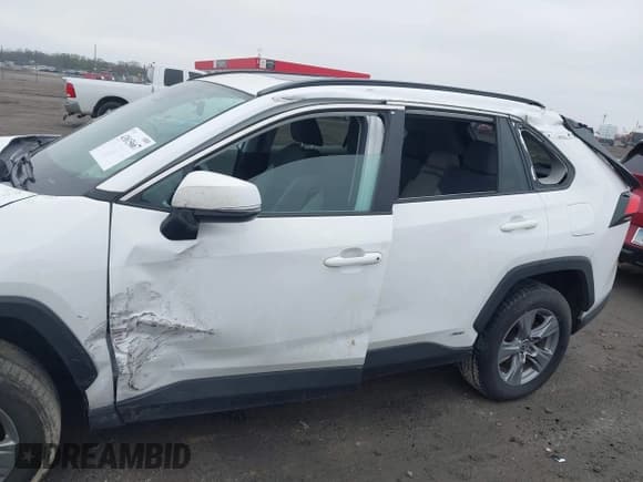 ✅ 2022 Toyota RAV4 Hybrid XLE • VIN: 4T3RWRFV1NU078223 • Lot: 43815667. Wystawiony na IAAI z przebiegiem 75 648 mil. Bezpłatny archiwum sprzedaży aukcyjnych z USA i szczegółowy raport historii pojazdu na DreamBid. Zdjęcie 6.
