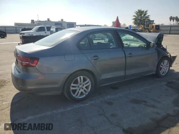 ✅ 2018 Volkswagen Jetta S • VIN: 3VW2B7AJ4JM262893 • Lot: 89738495. Wystawiony na Copart z przebiegiem 75 572 mil. Bezpłatny archiwum sprzedaży aukcyjnych z USA i szczegółowy raport historii pojazdu na DreamBid. Zdjęcie 3.