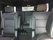 ✅ 2023 Chevrolet Suburban Premier • VIN: 1GNSCFKD4PR467132 • Lot: 57765515. Wystawiony na Copart z przebiegiem 25 934 mil. Bezpłatny archiwum sprzedaży aukcyjnych z USA i szczegółowy raport historii pojazdu na DreamBid. Zdjęcie 10.