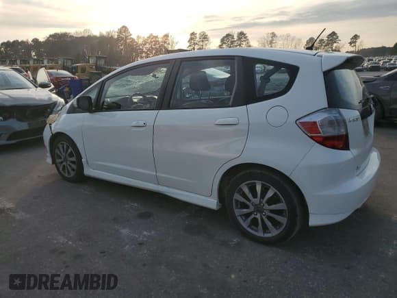 ✅ 2013 Honda Fit Sport • VIN: JHMGE8H54DC055844 • Лот: 93629155. Опубликован ранее на Copart с пробегом 216 664 миль. Бесплатный доступ к архиву аукционных продаж из США и подробный отчёт об истории автомобиля на DreamBid. Изображение 2.