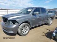 ✅ 2009 Dodge 1500 Laramie • VIN: 1D3HV13T79S824506 • Lot: 42373519. Wystawiony na IAAI z przebiegiem 305 976 mil. Bezpłatny archiwum sprzedaży aukcyjnych z USA i szczegółowy raport historii pojazdu na DreamBid. Zdjęcie 2.