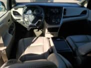 ✅ 2017 Toyota Sienna XLE • VIN: 5TDYZ3DC1HS885185 • Lot: 91701405. Wystawiony na Copart z przebiegiem 60 156 mil. Bezpłatny archiwum sprzedaży aukcyjnych z USA i szczegółowy raport historii pojazdu na DreamBid. Zdjęcie 8.