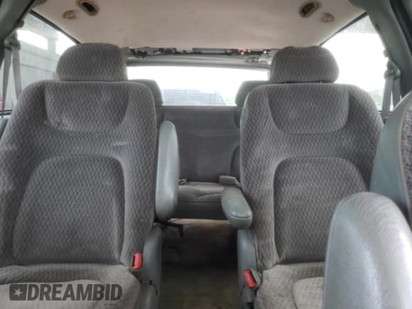 ✅ 2000 Dodge Caravan SE • VIN: 1B4GP44GXYB639573 • Lot: 71392205. Listed on Copart with 50,808 mi. Free auction sales archive from the USA and detailed vehicle history report at DreamBid. Image 10.