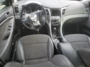 ✅ 2013 Hyundai Sonata SE • VIN: 5NPEC4AC6DH714026 • Lot: 72603954. Wystawiony na Copart z przebiegiem 111 772 mil. Bezpłatny archiwum sprzedaży aukcyjnych z USA i szczegółowy raport historii pojazdu na DreamBid. Zdjęcie 8.