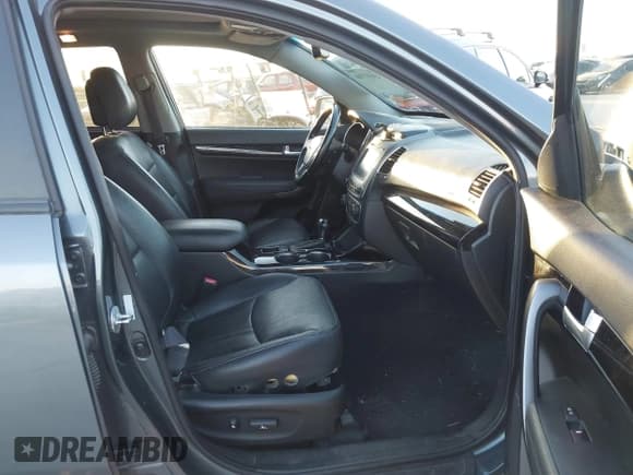 ✅ 2014 Kia Sorento EX • VIN: 5XYKUDA78EG544425 • Lot: 43697704. Listed on IAAI with 125,981 mi. Free auction sales archive from the USA and detailed vehicle history report at DreamBid. Image 5.