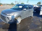 ✅ 2022 Kia Soul LX • VIN: KNDJ23AU2N7824503 • Лот: 43623954. Опубликован ранее на IAAI с пробегом 42 663 миль. Бесплатный доступ к архиву аукционных продаж из США и подробный отчёт об истории автомобиля на DreamBid. Изображение 2.