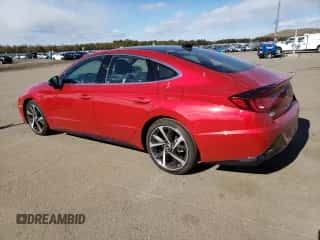 2022 Hyundai Sonata Sport z VIN 5NPEJ4J28NH137398, wystawiony jako Copart lot #38150593 z przebiegiem 8 953 mil mil oraz . Historia ofert i sprzedaży dostępna na DreamBid. Obrazek 2.