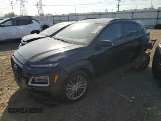 ✅ 2018 Hyundai Kona SEL • VIN: KM8K2CAA6JU182854 • Лот: 74749304. Опубликован ранее на Copart с пробегом 63 803 миль. Бесплатный доступ к архиву аукционных продаж из США и подробный отчёт об истории автомобиля на DreamBid. Изображение 1.