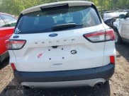 ✅ 2022 Ford Escape S • VIN: 1FMCU0F65NUA27557 • Lot: 42060587. Wystawiony na IAAI z przebiegiem 33 607 mil. Bezpłatny archiwum sprzedaży aukcyjnych z USA i szczegółowy raport historii pojazdu na DreamBid. Zdjęcie 17.