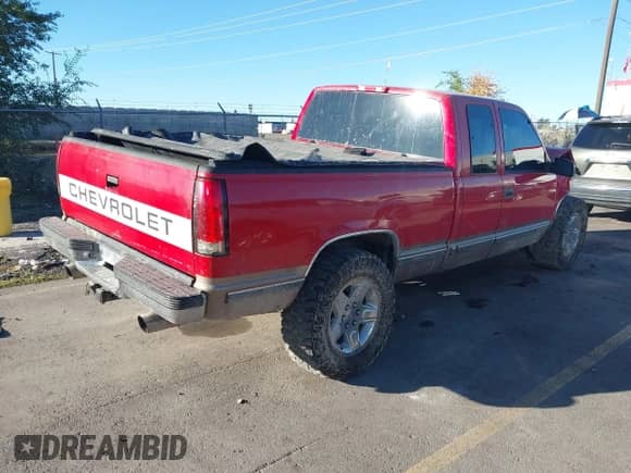 1997 Chevrolet Silverado 1500 z VIN 2GCEK19R5V1290268, wystawiony jako IAAI lot #43485965 z przebiegiem 192 915 mil mil oraz . Historia ofert i sprzedaży dostępna na DreamBid. Obrazek 4.