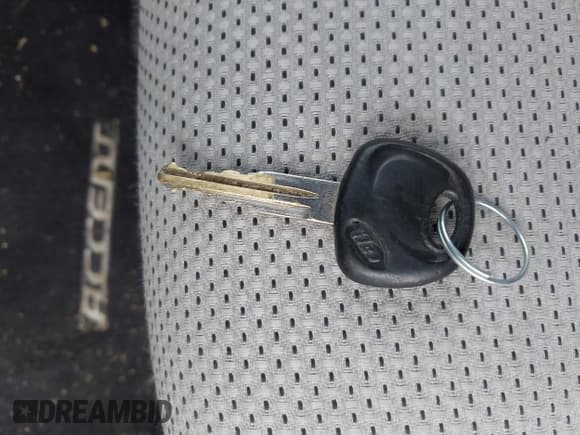 ✅ 2010 Hyundai Accent GLS • VIN: KMHCN4AC6AU493140 • Лот: 41862199. Опубликован ранее на IAAI с пробегом 166 217 миль. Бесплатный доступ к архиву аукционных продаж из США и подробный отчёт об истории автомобиля на DreamBid. Изображение 11.