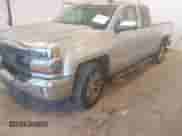 2018 Chevrolet Silverado 1500 LT z VIN 1GCVKREC6JZ298381, wystawiony jako IAAI lot #43383942 z przebiegiem 101 454 mil mil oraz . Historia ofert i sprzedaży dostępna na DreamBid. Obrazek 17.