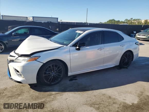 ✅ 2020 Toyota Camry XSE • VIN: 4T1K61AKXLU858551 • Lot: 85471925. Wystawiony na Copart z przebiegiem 141 738 mil. Bezpłatny archiwum sprzedaży aukcyjnych z USA i szczegółowy raport historii pojazdu na DreamBid. Zdjęcie 1.