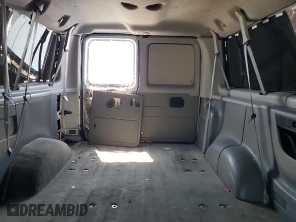 ✅ 2013 Ford Econoline Passenger XL • VIN: 1FBNE3BL0DDA50156 • Лот: 63278575. Опубликован ранее на Copart с пробегом 171 219 миль. Бесплатный доступ к архиву аукционных продаж из США и подробный отчёт об истории автомобиля на DreamBid. Изображение 10.