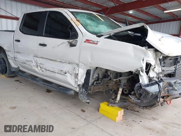 ✅ 2022 Chevrolet Silverado 1500 LT Trail Boss • VIN: 1GCPYFED2NZ110542 • Lot: 41934953. Wystawiony na IAAI z przebiegiem 62 249 mil. Bezpłatny archiwum sprzedaży aukcyjnych z USA i szczegółowy raport historii pojazdu na DreamBid. Zdjęcie 6.