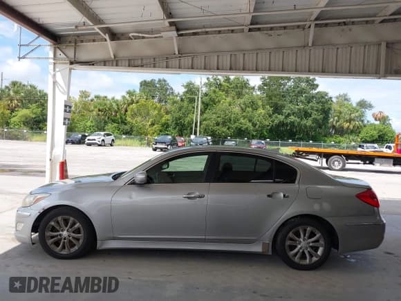 ✅ 2013 Hyundai Genesis 3.8L • VIN: KMHGC4DD9DU222363 • Lot: 43173539. Listed on IAAI with 155,739 mi. Free auction sales archive from the USA and detailed vehicle history report at DreamBid. Image 14.