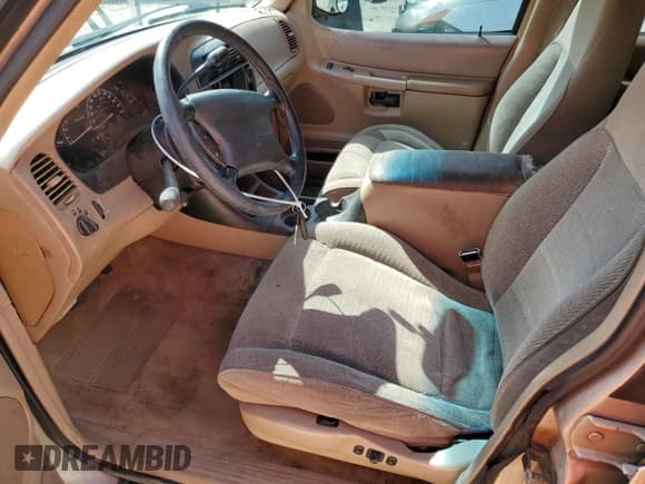 ✅ 1997 Ford Explorer XL • VIN: 1FMDU32E8VUD18279 • Lot: 48486705. Wystawiony na Copart z przebiegiem 235 999 mil. Bezpłatny archiwum sprzedaży aukcyjnych z USA i szczegółowy raport historii pojazdu na DreamBid. Zdjęcie 7.