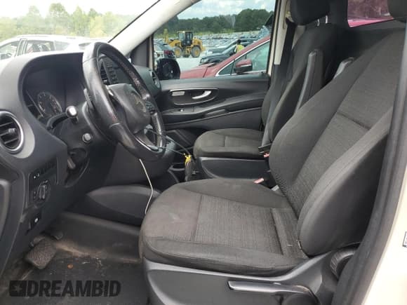 ✅ 2016 Mercedes-Benz Metris Cargo • VIN: WD3PG2EA5G3045509 • Lot: 84235455. Wystawiony na Copart z przebiegiem 176 501 mil. Bezpłatny archiwum sprzedaży aukcyjnych z USA i szczegółowy raport historii pojazdu na DreamBid. Zdjęcie 7.