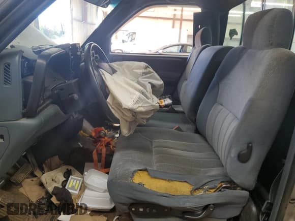 ✅ 1997 Dodge 1500 • VIN: 1B7HC16Y2VJ502605 • Lot: 87298905. Wystawiony na Copart z przebiegiem 285 521 mil. Bezpłatny archiwum sprzedaży aukcyjnych z USA i szczegółowy raport historii pojazdu na DreamBid. Zdjęcie 7.