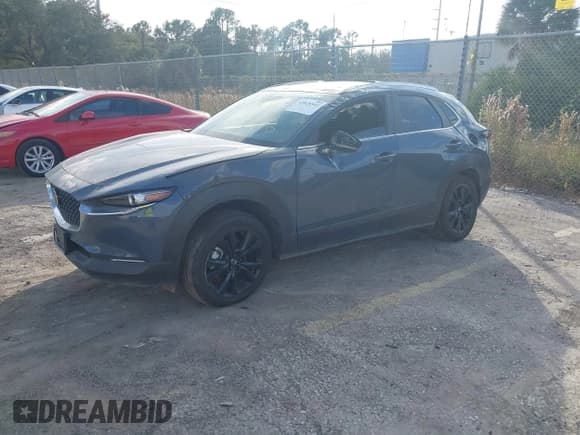 ✅ 2025 Mazda CX-30 S Carbon Edition • VIN: 3MVDMBCM1SM786275 • Lot: 43818541. Wystawiony na IAAI z przebiegiem 3 391 mil. Bezpłatny archiwum sprzedaży aukcyjnych z USA i szczegółowy raport historii pojazdu na DreamBid. Zdjęcie 2.