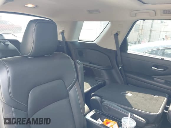 ✅ 2022 Nissan Pathfinder SL • VIN: 5N1DR3CB3NC205755 • Lot: 43245566. Wystawiony na IAAI z przebiegiem 81 311 mil. Bezpłatny archiwum sprzedaży aukcyjnych z USA i szczegółowy raport historii pojazdu na DreamBid. Zdjęcie 8.