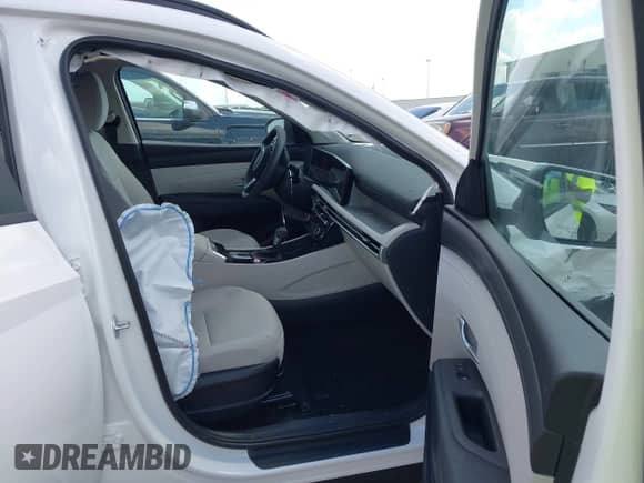 2026 Hyundai Tucson SEL with VIN 5NMJBCDE8TH626745, listed as a IAAI auction lot 43403176 with 67 mi miles and . Bid and sale history available at DreamBid. Image 5.