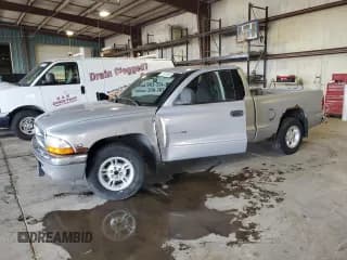 ✅ 2000 Dodge Dakota • VIN: 1B7GL22X4YS577139 • Lot: 70281455. Wystawiony na Copart z przebiegiem 68 437 mil. Bezpłatny archiwum sprzedaży aukcyjnych z USA i szczegółowy raport historii pojazdu na DreamBid. Zdjęcie 1.