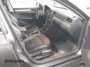 ✅ 2015 Volkswagen Passat SE • VIN: 1VWBT7A3XFC076153 • Lot: 43164859. Wystawiony na IAAI z przebiegiem 122 871 mil. Bezpłatny archiwum sprzedaży aukcyjnych z USA i szczegółowy raport historii pojazdu na DreamBid. Zdjęcie 5.