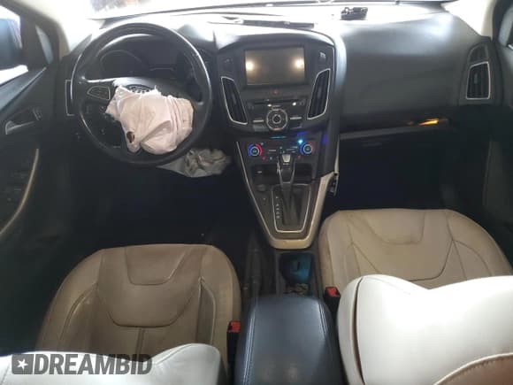 ✅ 2018 Ford Focus Titanium • VIN: 1FADP3J25JL270846 • Lot: 91349285. Wystawiony na Copart z przebiegiem 30 842 mil. Bezpłatny archiwum sprzedaży aukcyjnych z USA i szczegółowy raport historii pojazdu na DreamBid. Zdjęcie 8.