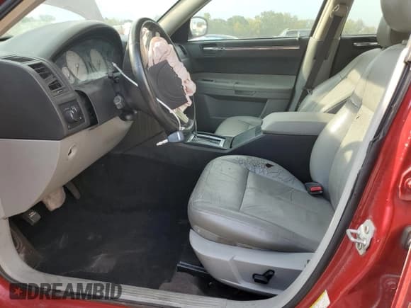 ✅ 2007 Chrysler 300 Touring • VIN: 2C3KA53G07H667186 • Lot: 81672335. Wystawiony na Copart z przebiegiem Nie podano. Bezpłatny archiwum sprzedaży aukcyjnych z USA i szczegółowy raport historii pojazdu na DreamBid. Zdjęcie 7.