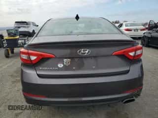 ✅ 2015 Hyundai Sonata SE • VIN: 5NPE24AF2FH061579 • Лот: 90725635. Опубликован ранее на Copart с пробегом 83 752 миль. Бесплатный доступ к архиву аукционных продаж из США и подробный отчёт об истории автомобиля на DreamBid. Изображение 6.