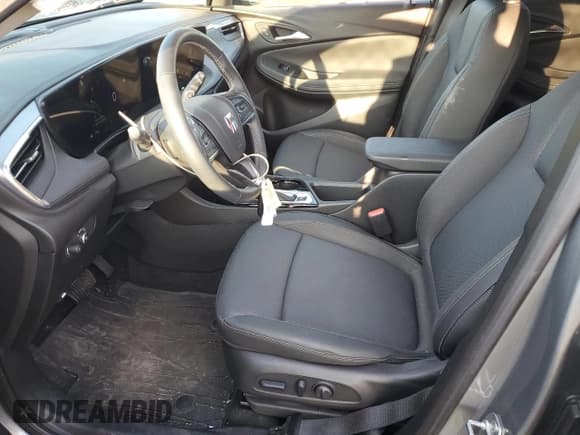 ✅ 2024 Buick Encore GX Preferred • VIN: KL4AMBSL1RB150268 • Lot: 71795675. Wystawiony na Copart z przebiegiem 1 882 mil. Bezpłatny archiwum sprzedaży aukcyjnych z USA i szczegółowy raport historii pojazdu na DreamBid. Zdjęcie 7.