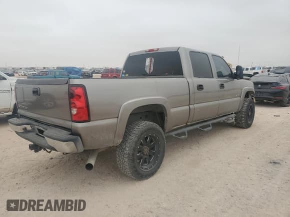 ✅ 2006 Chevrolet Silverado 2500HD LT1 • VIN: 1GCHC23D86F176983 • Лот: 44732465. Опубликован ранее на Copart с пробегом 223 649 миль. Бесплатный доступ к архиву аукционных продаж из США и подробный отчёт об истории автомобиля на DreamBid. Изображение 3.
