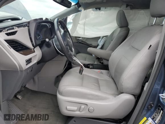 ✅ 2017 Toyota Sienna XLE • VIN: 5TDYZ3DC3HS781989 • Lot: 93470555. Wystawiony na Copart z przebiegiem 68 810 mil. Bezpłatny archiwum sprzedaży aukcyjnych z USA i szczegółowy raport historii pojazdu na DreamBid. Zdjęcie 7.