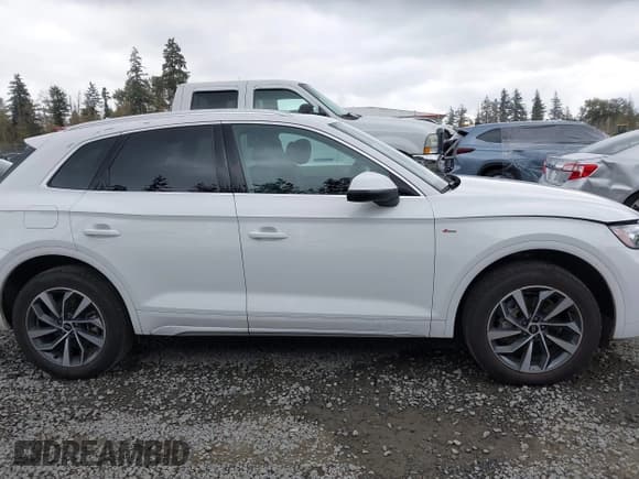 ✅ 2023 Audi Q5 S line Premium • VIN: WA1GAAFY6P2076572 • Lot: 43474898. Listed on IAAI with 25,282 mi. Free auction sales archive from the USA and detailed vehicle history report at DreamBid. Image 14.
